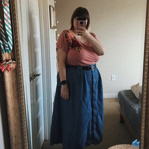 Embroidered Top - Picture 3 of 4